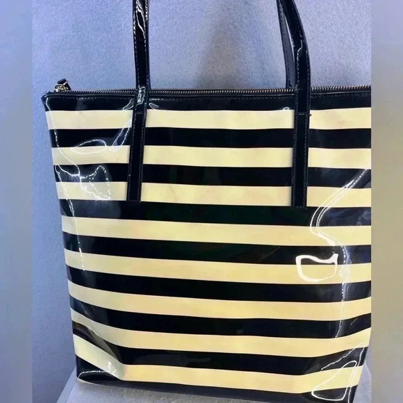 KATE SPADE ♠️ NEW YORK PATENT LEATHER LARGE TOTE BAG SHOPPING, SCHOOL - Picture 4 of 12